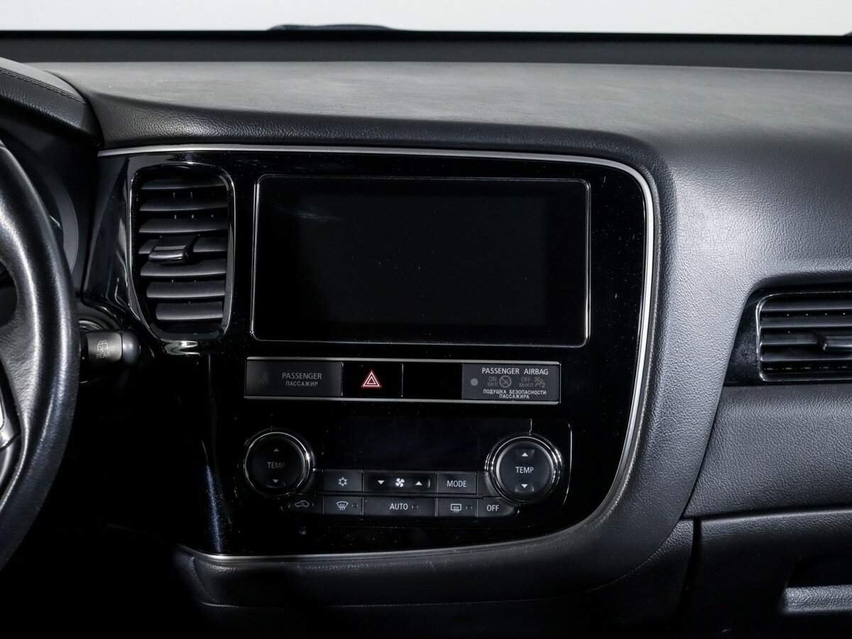 Б/У Митсубиши Оутлэндер 2019 года. Фото: #12