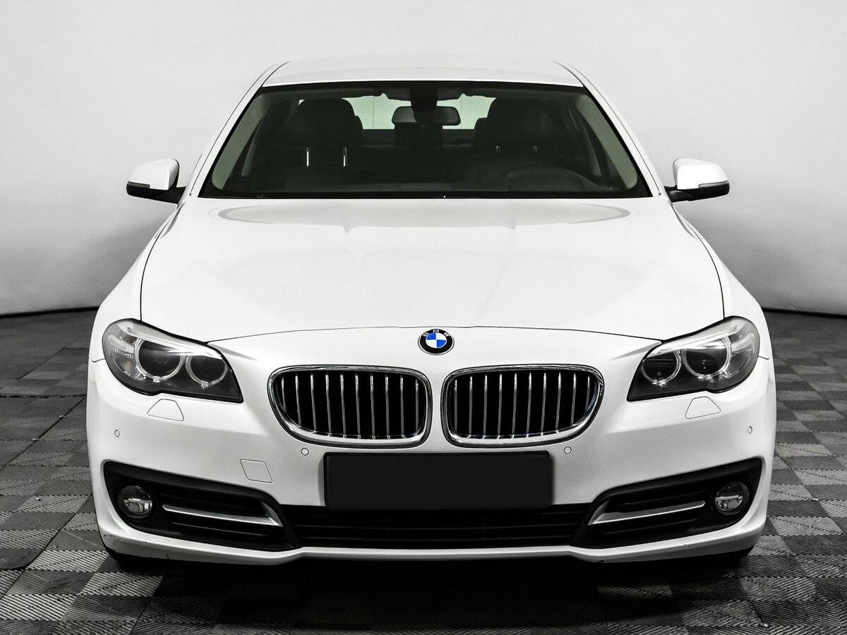 BMW 5 серии 2016 года с пробегом. Фото: #1