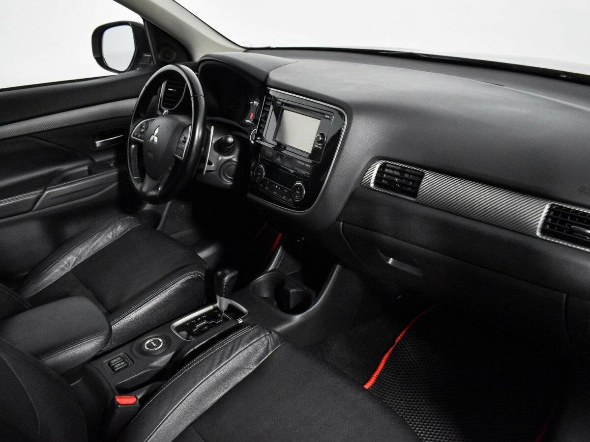 Б/У Митсубиши Оутлэндер 2014 года. Фото: #12