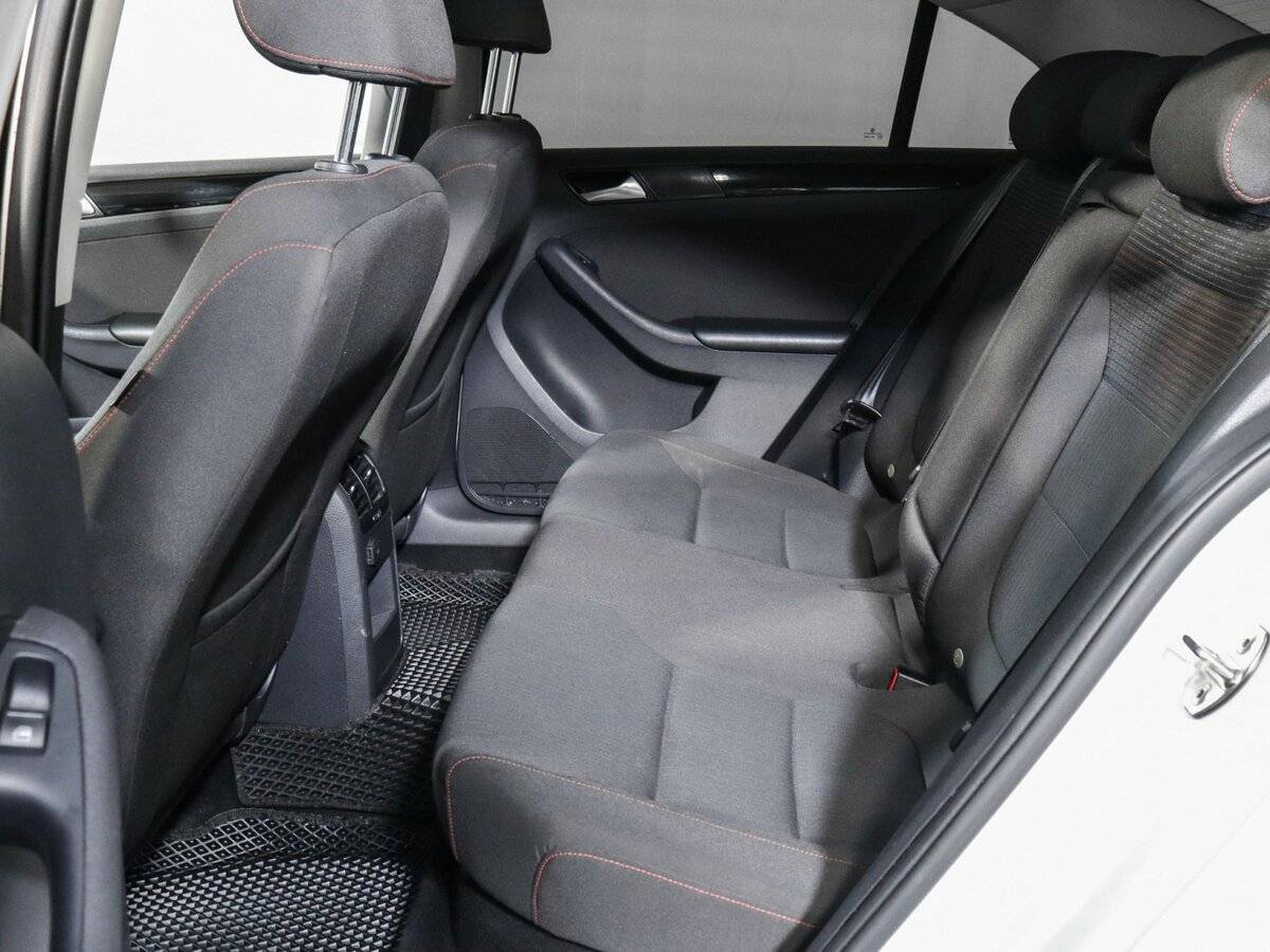 Б/У Фольксваген Джетта 2018 года. Фото: #9