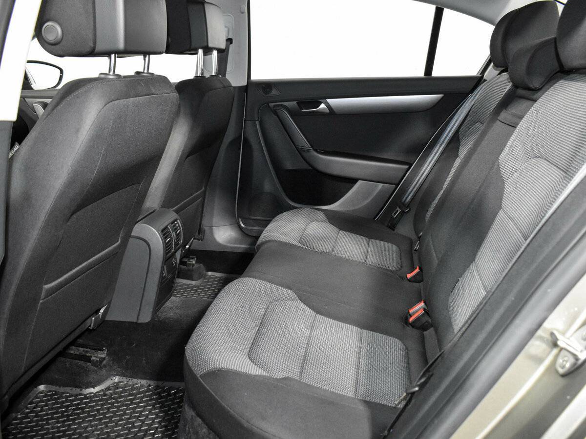 Б/У Фольксваген Пассат 2012 года. Фото: #10