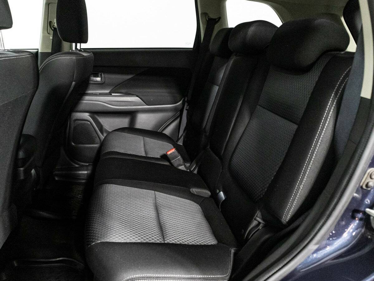 Б/У Митсубиши Оутлэндер 2018 года. Фото: #9