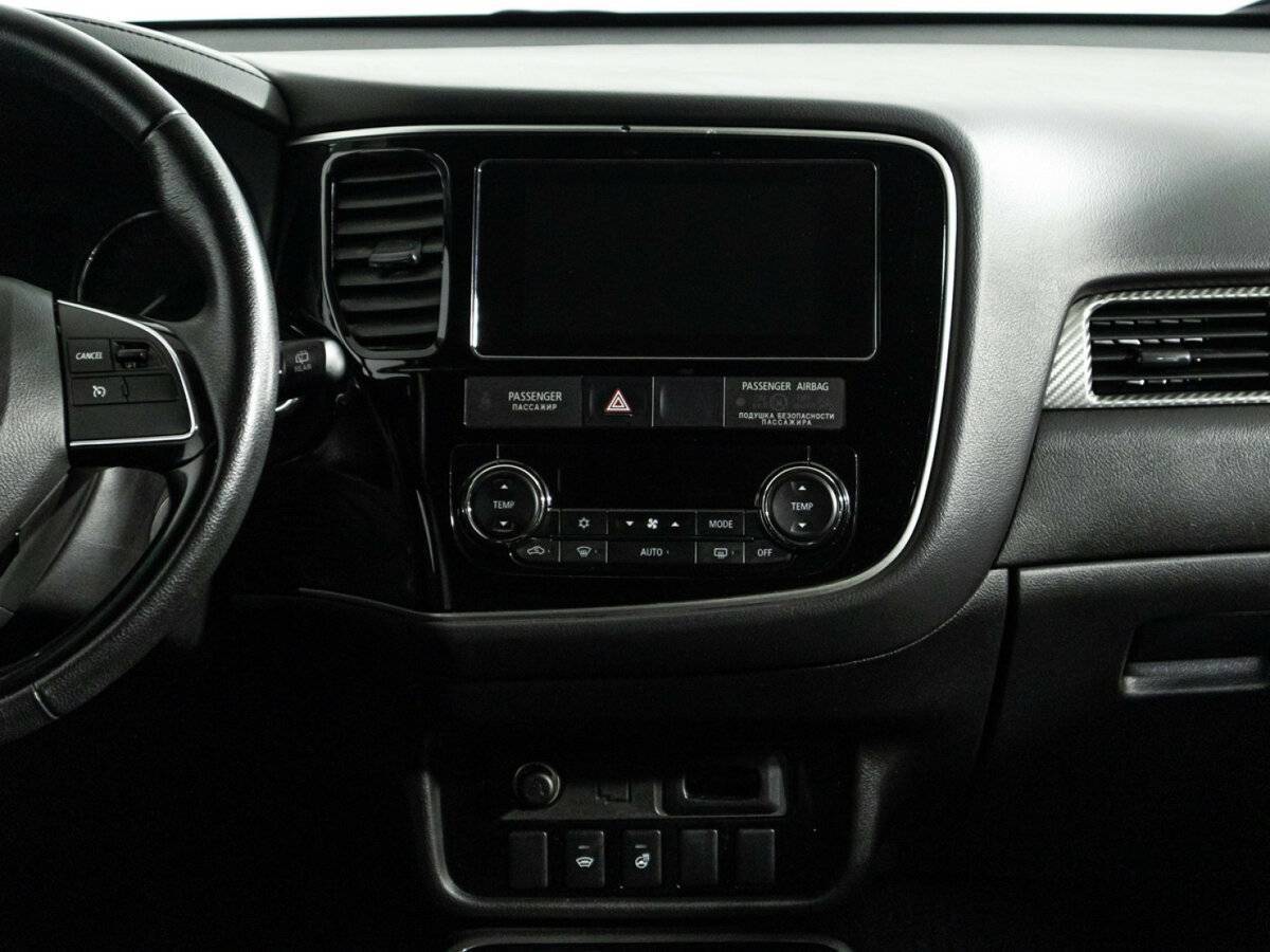 Б/У Митсубиши Оутлэндер 2018 года. Фото: #13