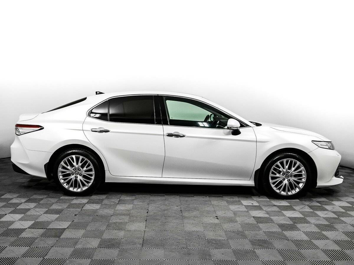 Toyota Camry 2019 года с пробегом. Фото: #3