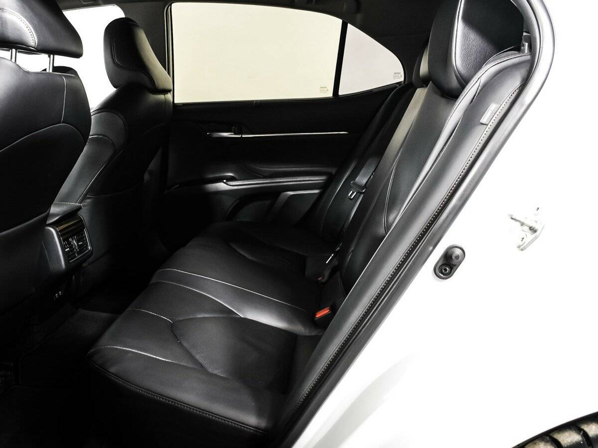 Toyota Camry 2019 года с пробегом. Фото: #12