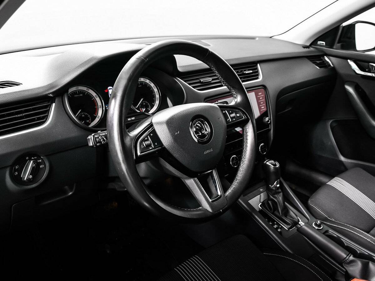 Б/У Шкода Октавия 2017 года. Фото: #11