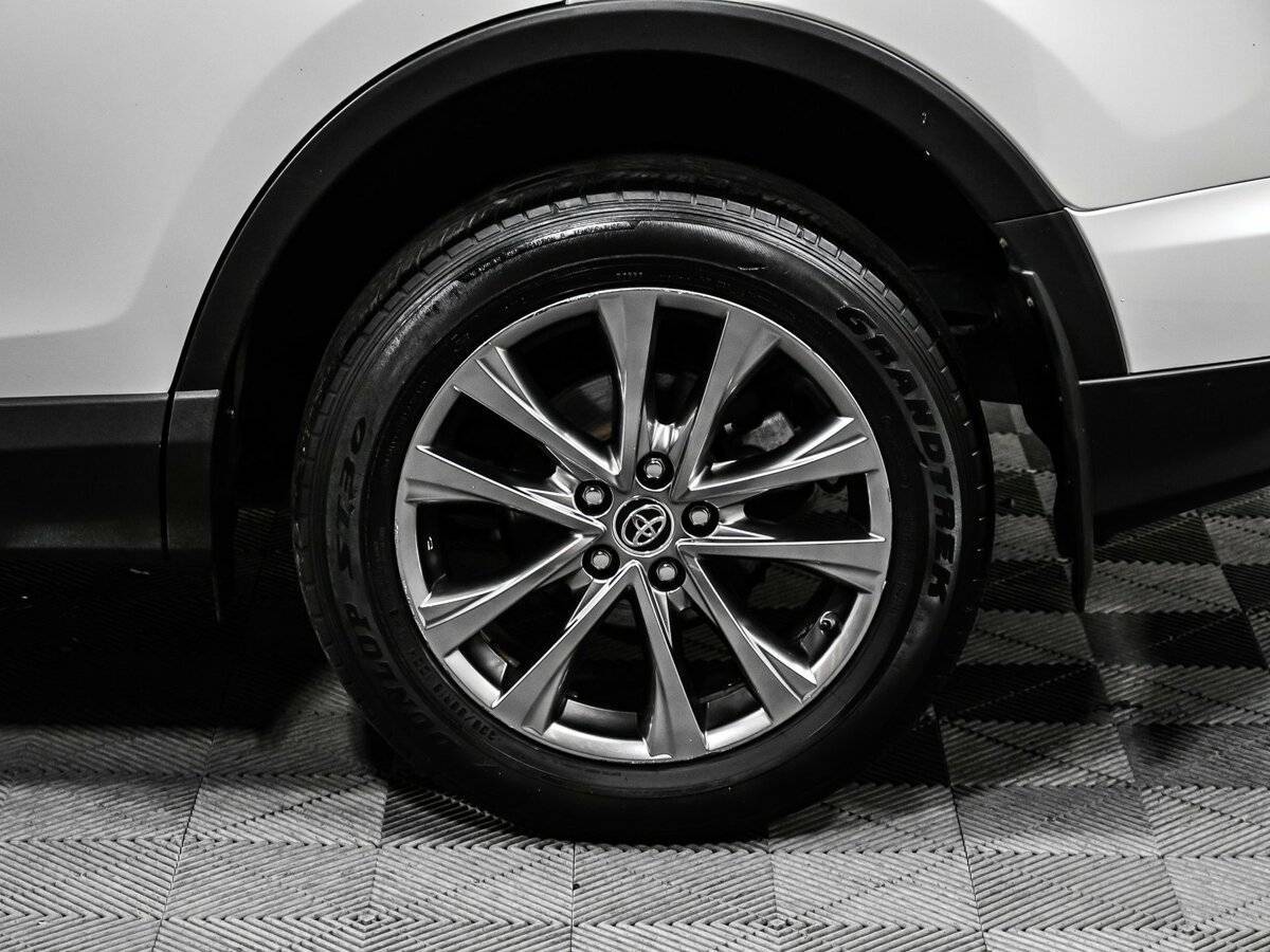 Toyota RAV4 2019 года с пробегом. Фото: #14