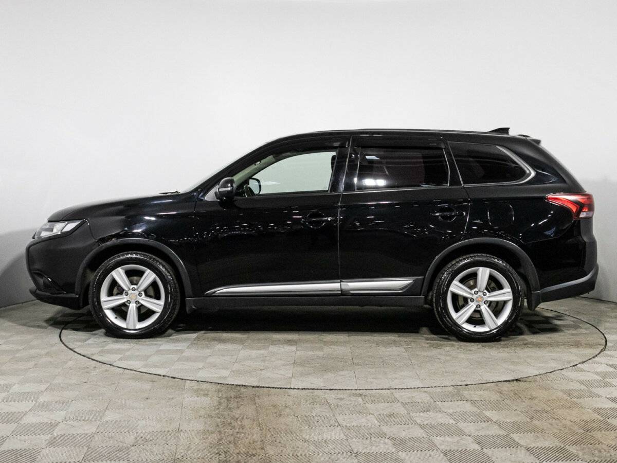 Б/У Митсубиши Оутлэндер 2017 года. Фото: #7