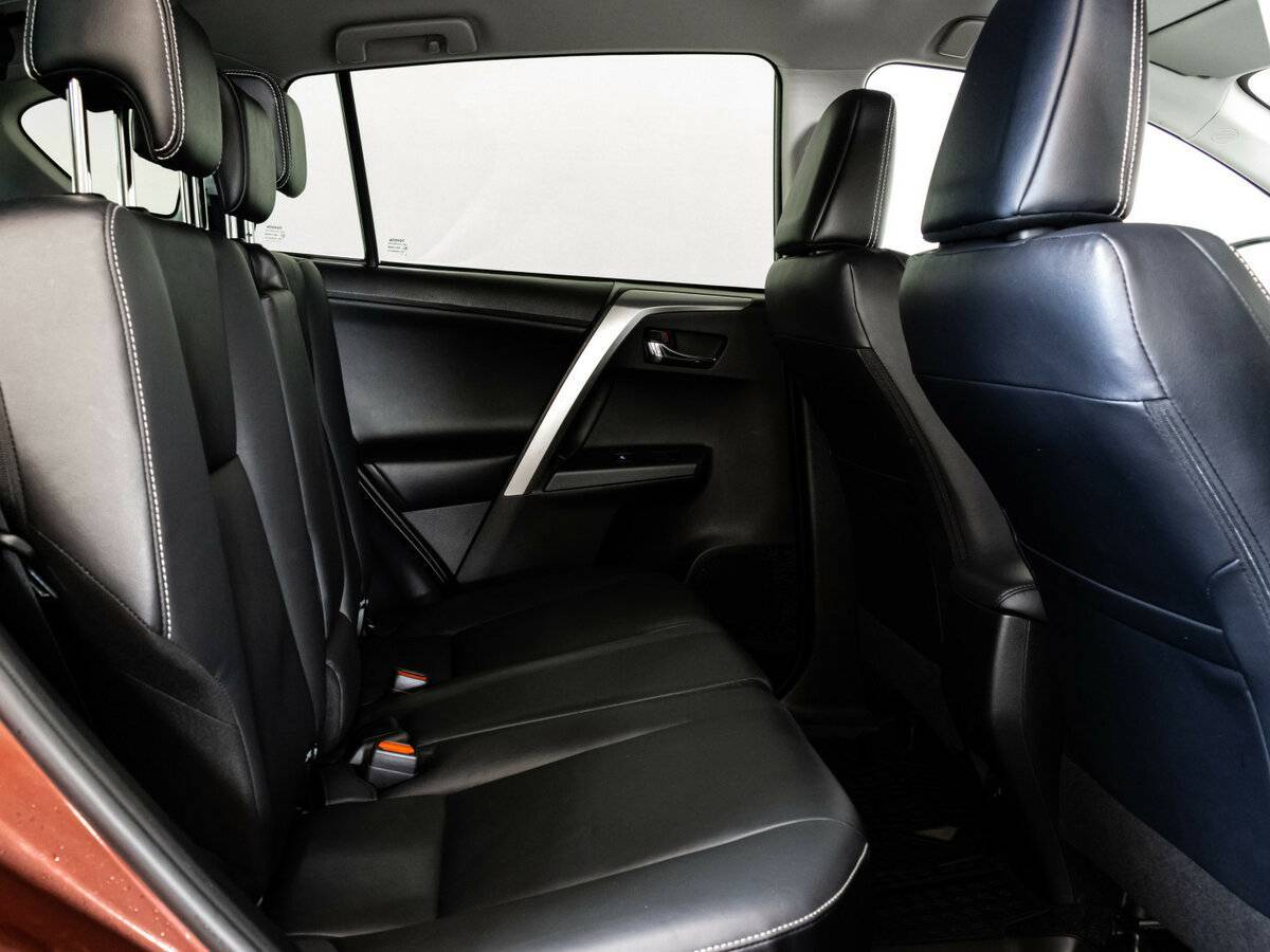 Toyota RAV4 2019 года с пробегом. Фото: #18