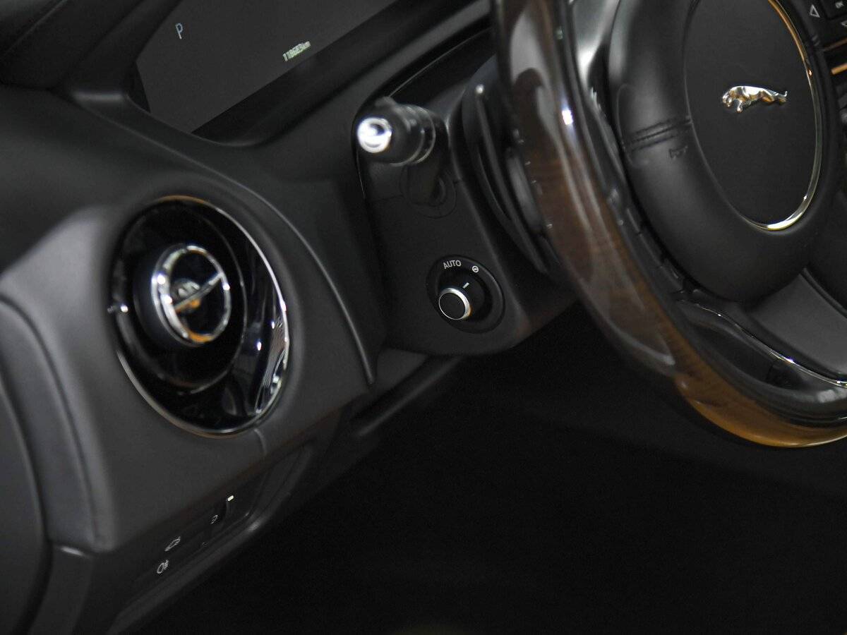 Jaguar XJ 2016 года с пробегом. Фото: #7