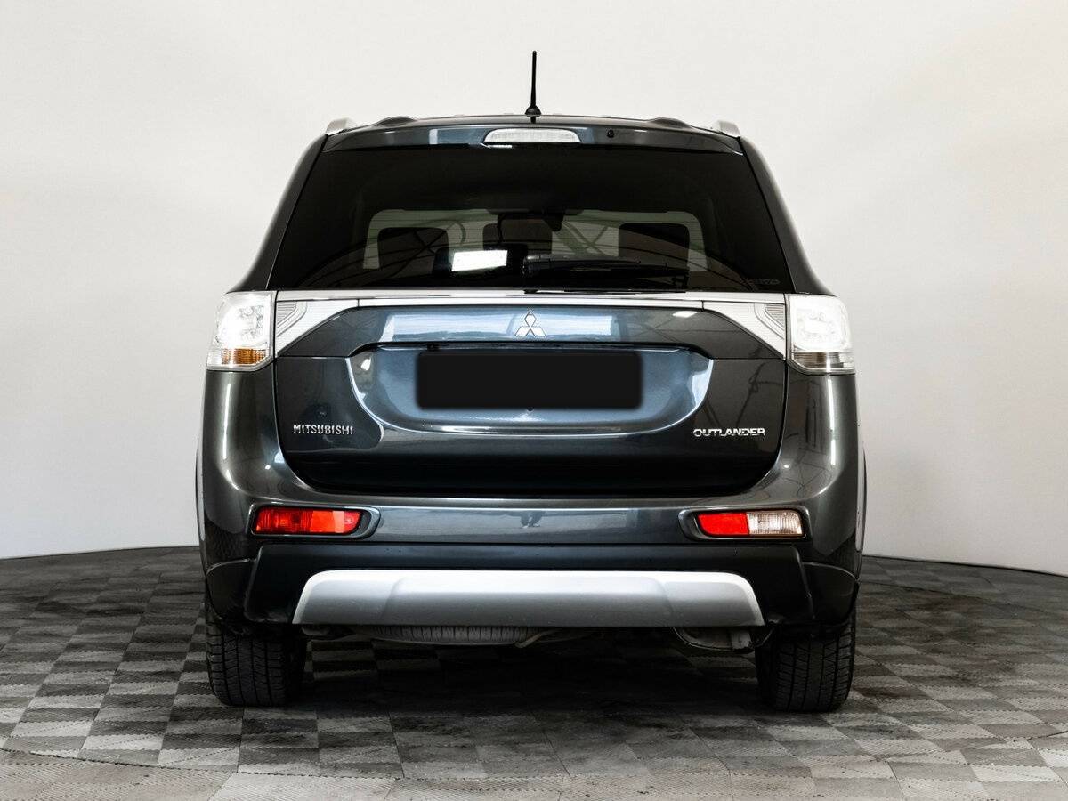 Б/У Митсубиши Оутлэндер 2014 года. Фото: #4