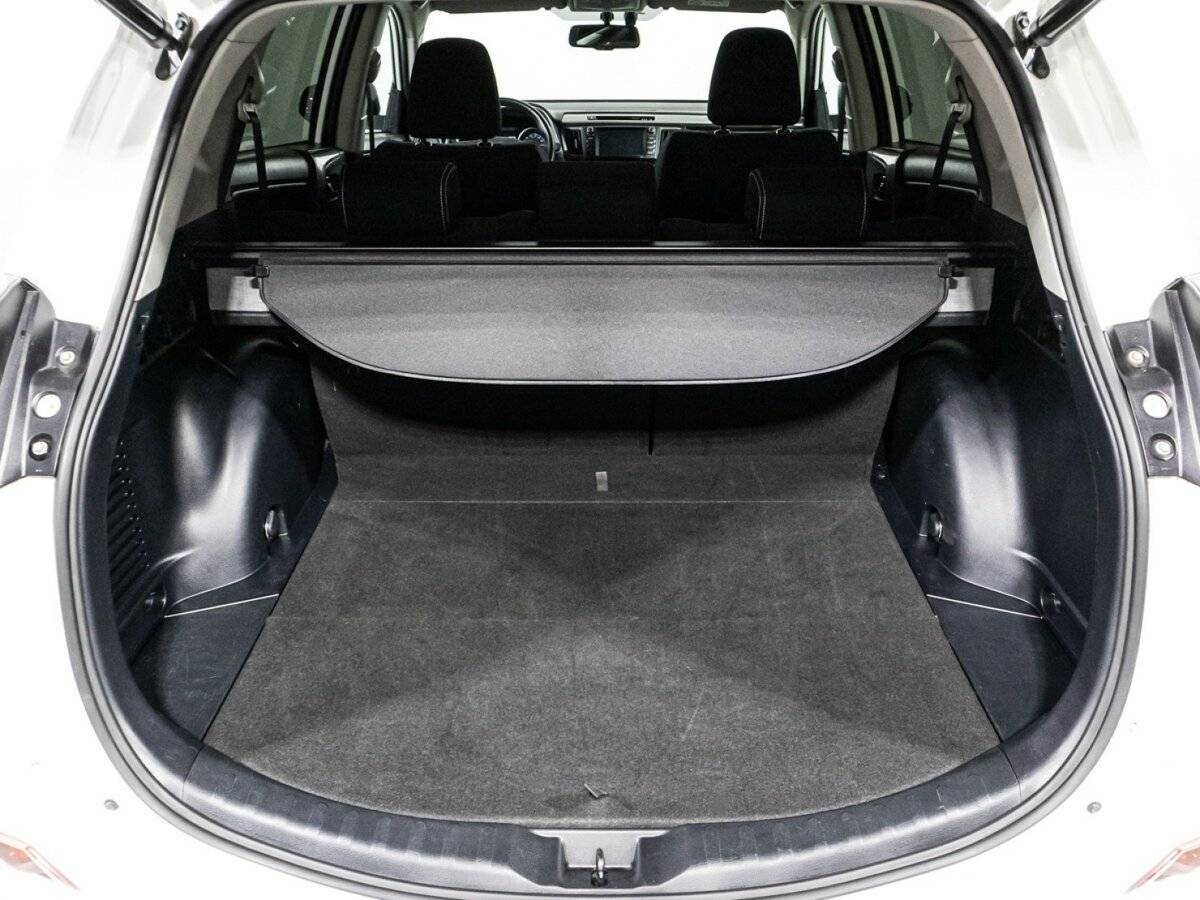 Toyota RAV4 2019 года с пробегом. Фото: #14