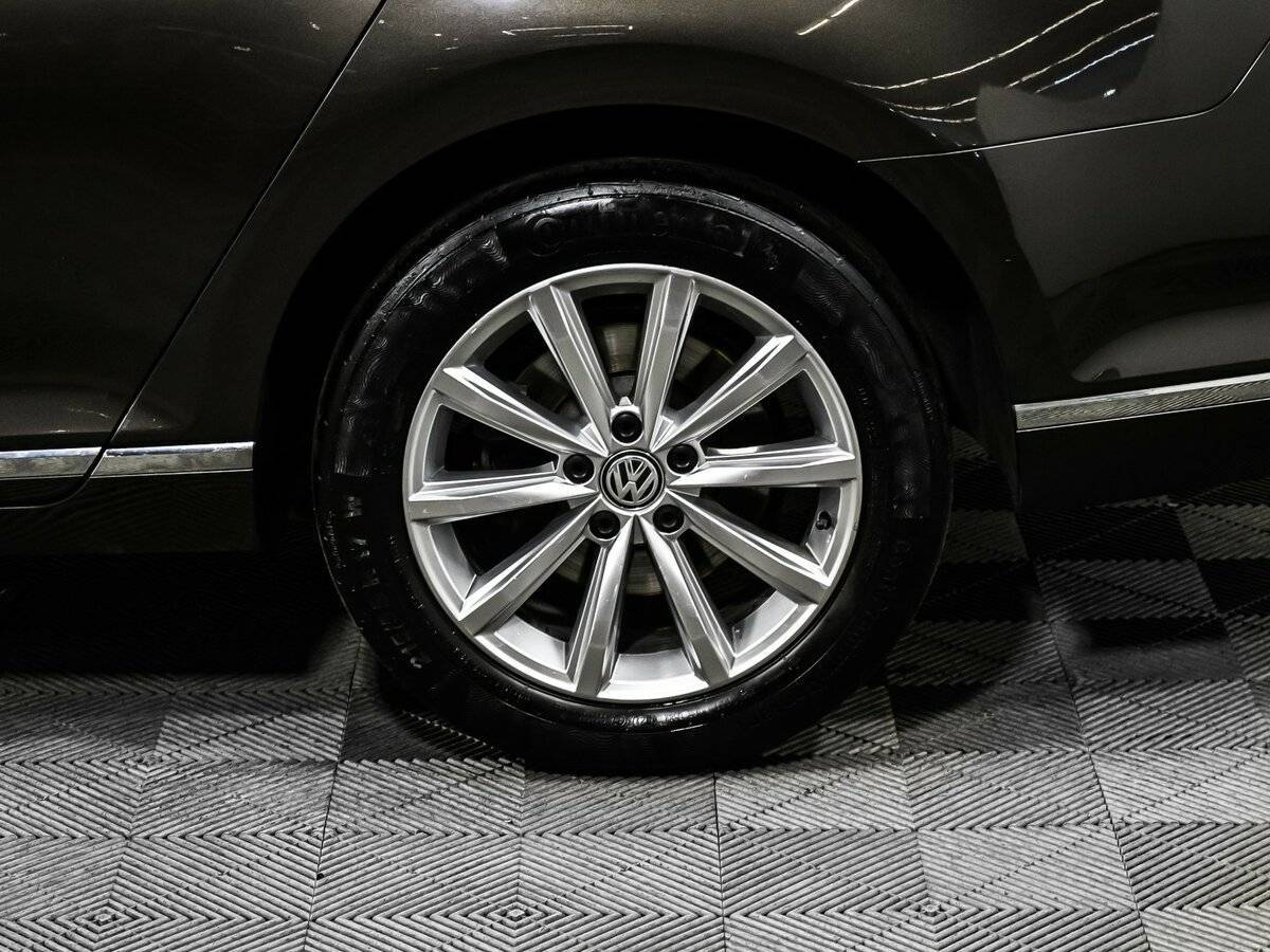 Б/У Фольксваген Пассат 2017 года. Фото: #13