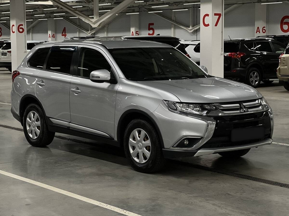 Mitsubishi Outlander 2017 года с пробегом. Фото: #2
