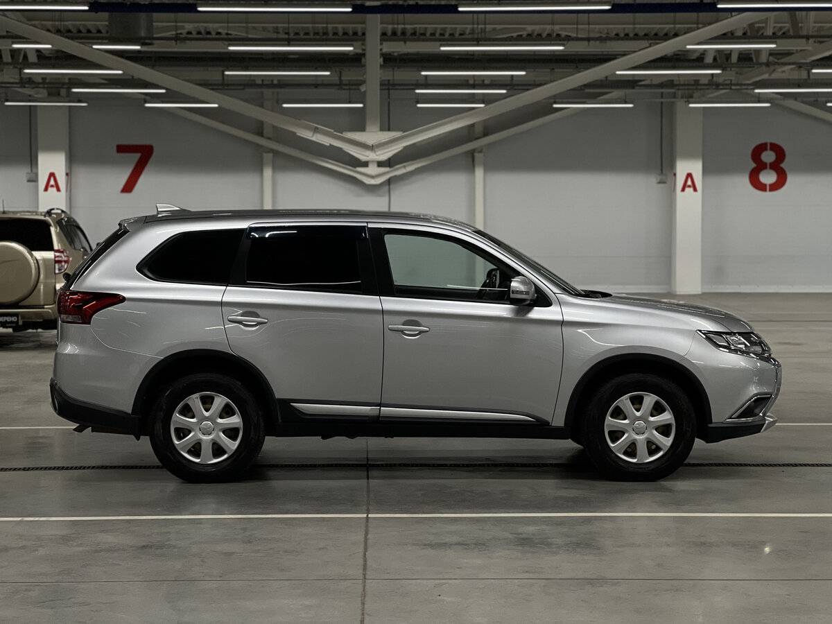 Mitsubishi Outlander 2017 года с пробегом. Фото: #3