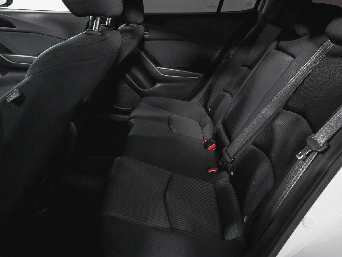 Б/У Мазда 3 2016 года. Фото: #9