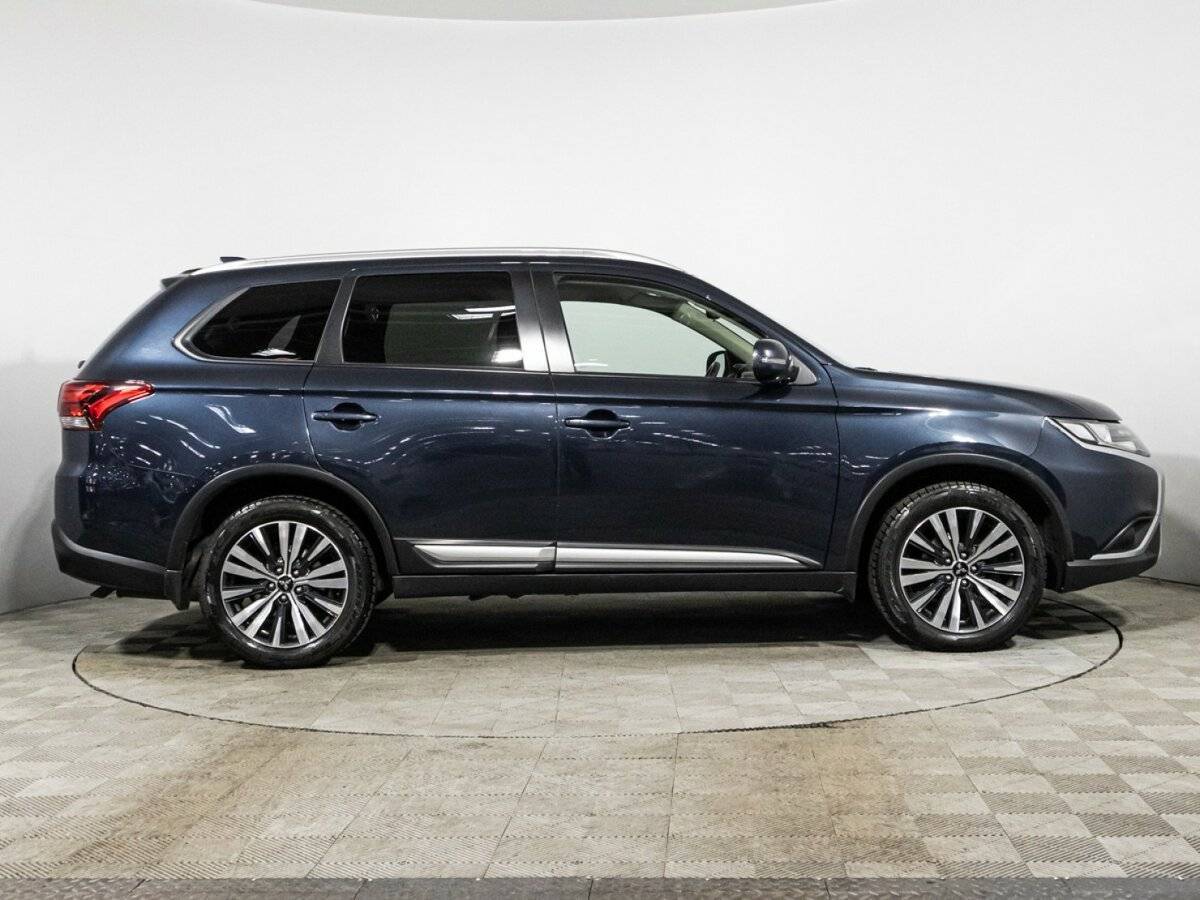 Б/У Митсубиши Оутлэндер 2018 года. Фото: #3