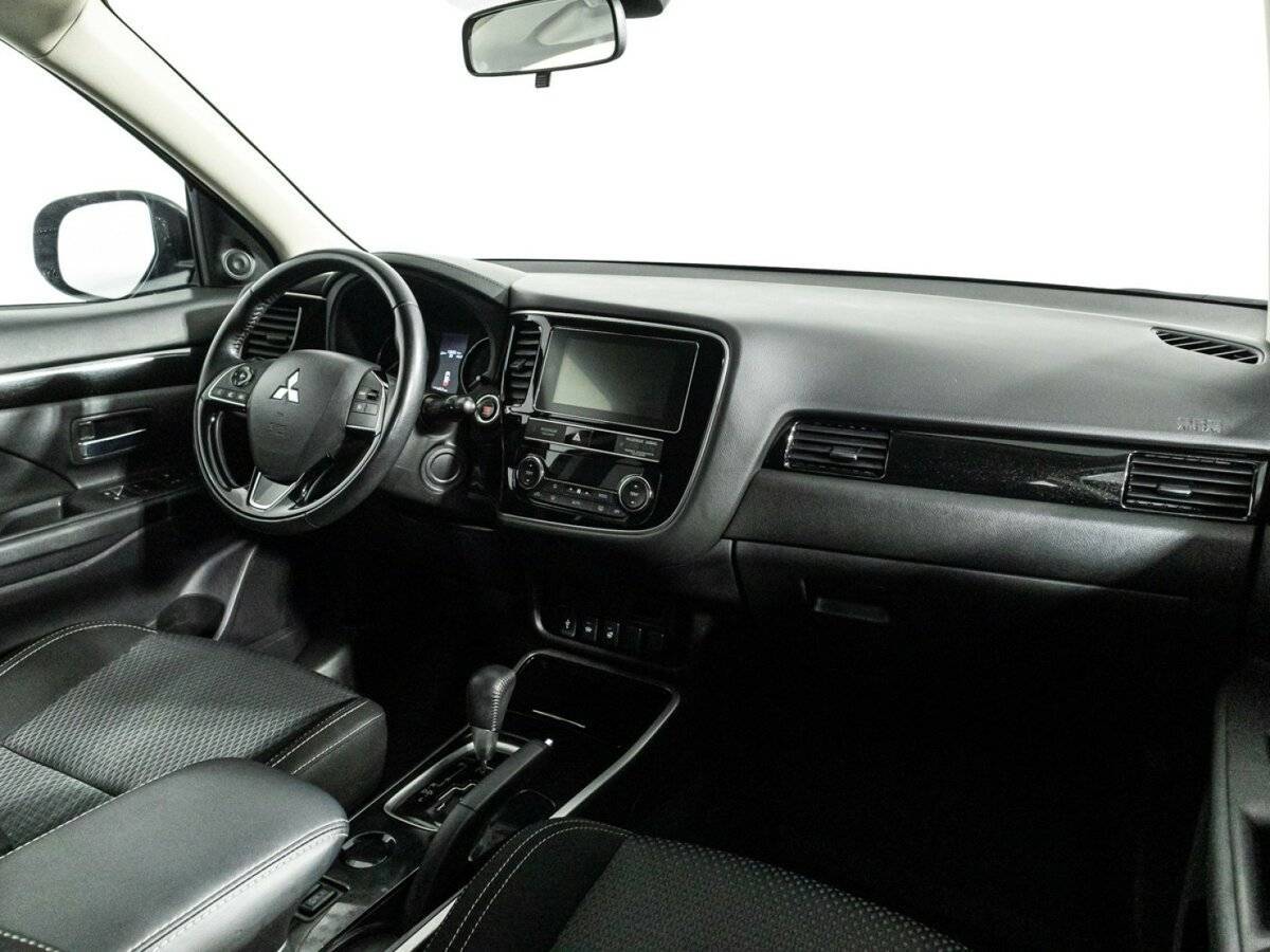 Б/У Митсубиши Оутлэндер 2018 года. Фото: #8