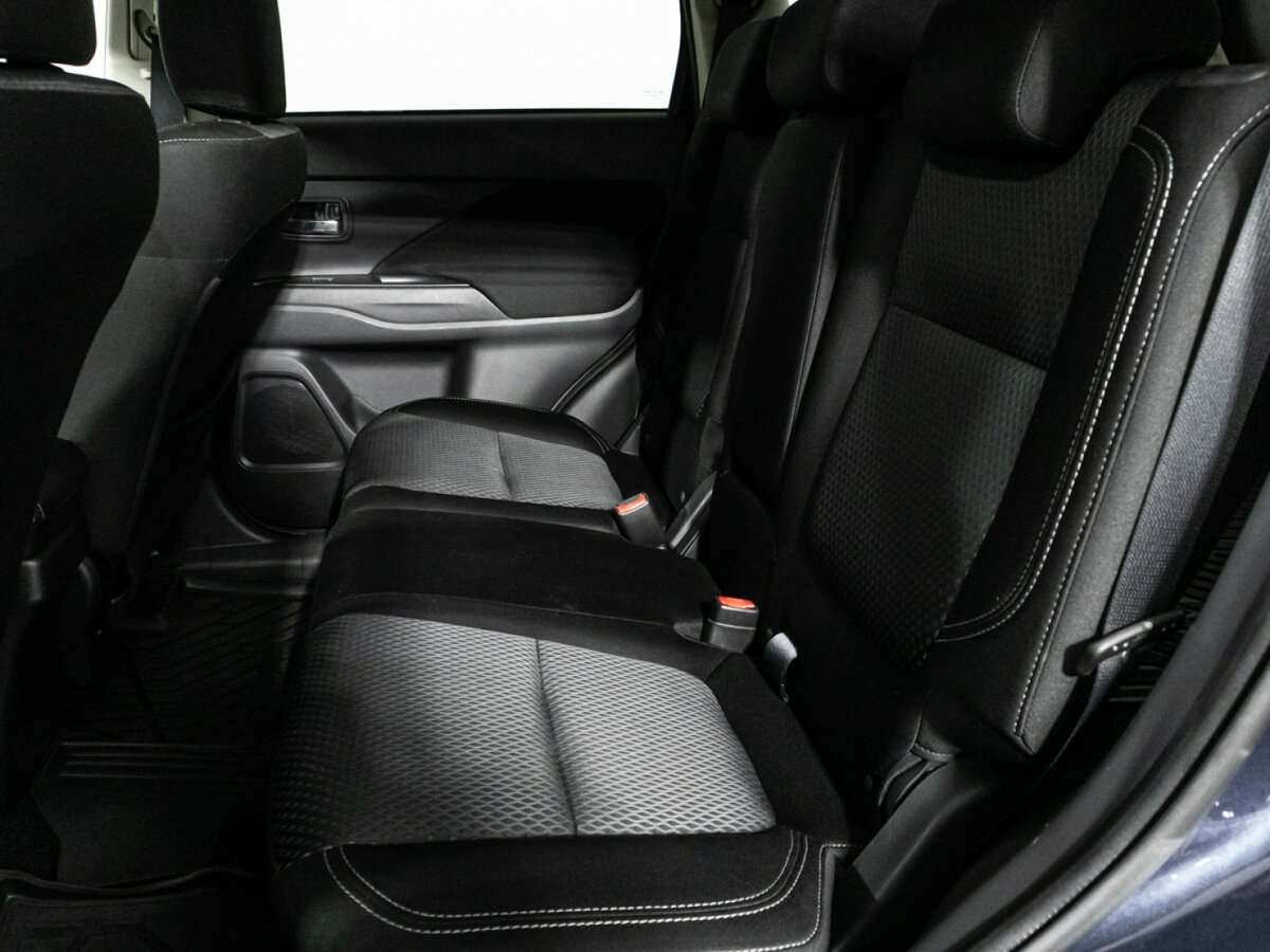 Б/У Митсубиши Оутлэндер 2018 года. Фото: #9