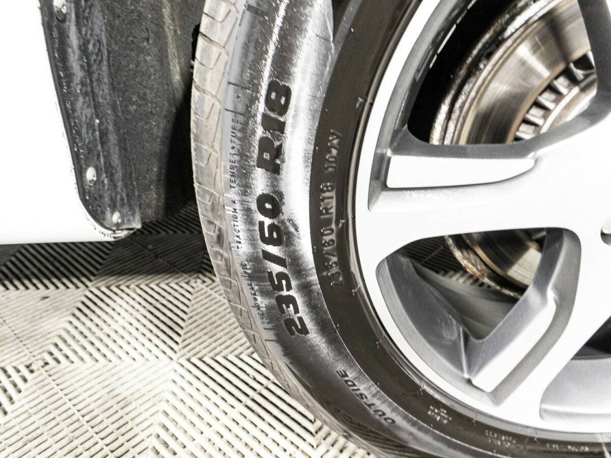 Б/У Вольво ИксЦ60 2014 года. Фото: #5