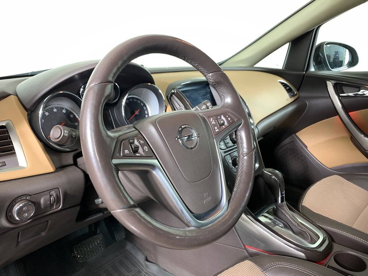 Opel Astra 2013 года с пробегом. Фото: #9