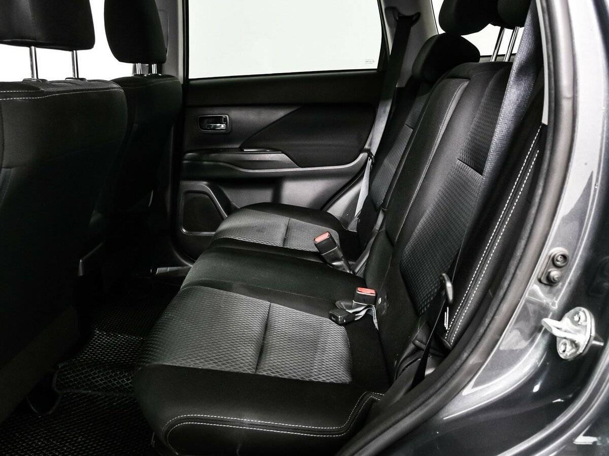 Б/У Митсубиши Оутлэндер 2018 года. Фото: #11