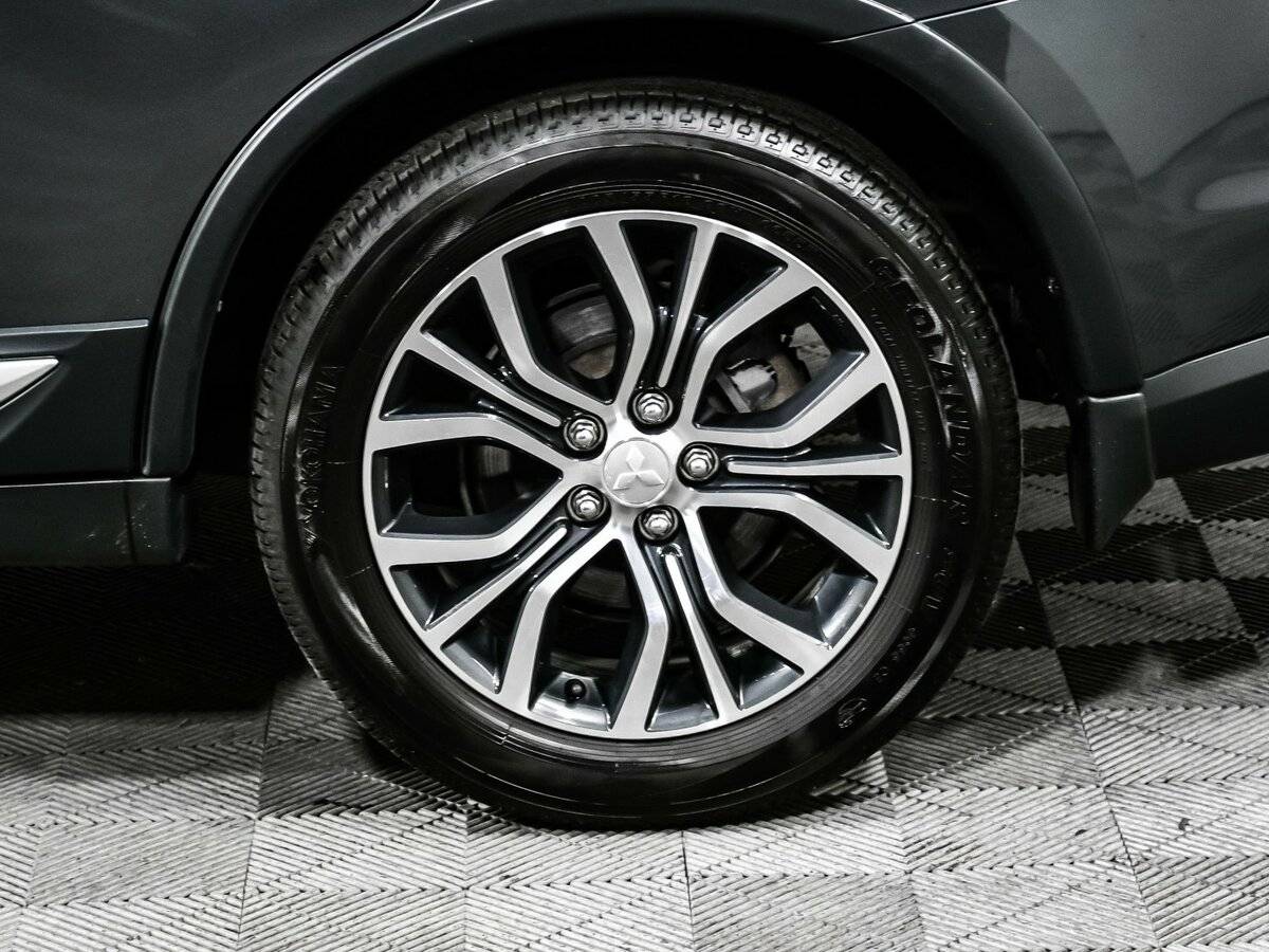 Б/У Митсубиши Оутлэндер 2018 года. Фото: #13