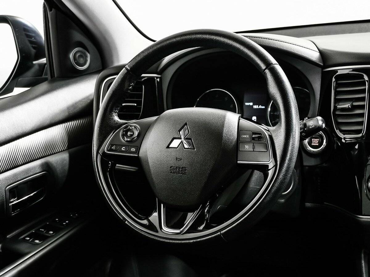 Б/У Митсубиши Оутлэндер 2018 года. Фото: #14