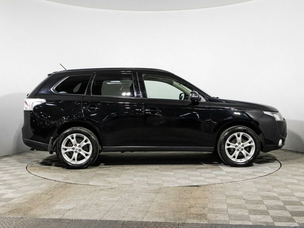 Б/У Митсубиши Оутлэндер 2013 года. Фото: #3