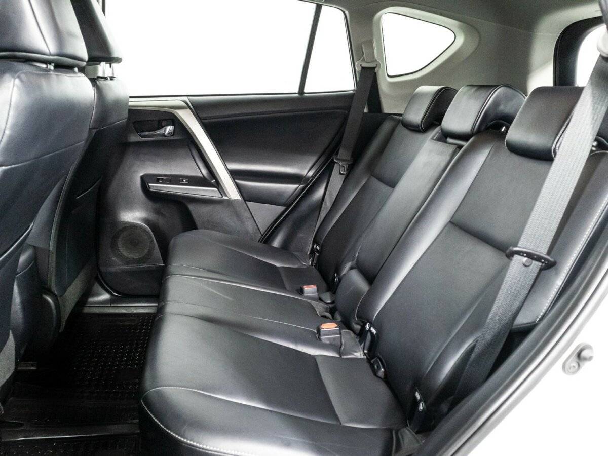 Toyota RAV4 2018 года с пробегом. Фото: #9