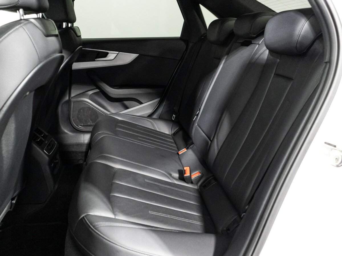 Audi A4 2019 года с пробегом. Фото: #9