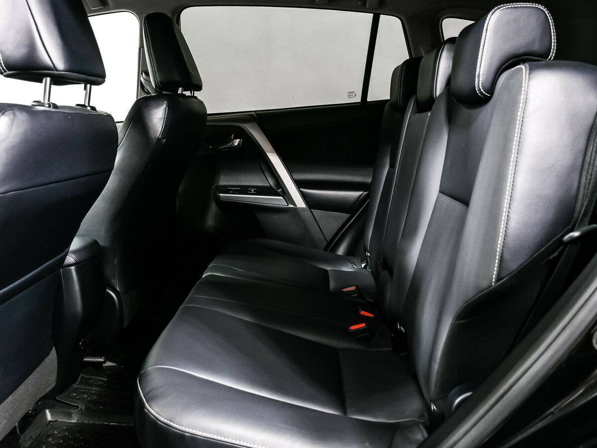 Toyota RAV4 2017 года с пробегом. Фото: #11