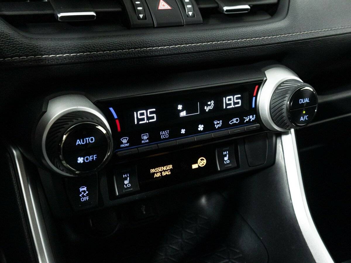 Toyota RAV4 2020 года с пробегом. Фото: #17