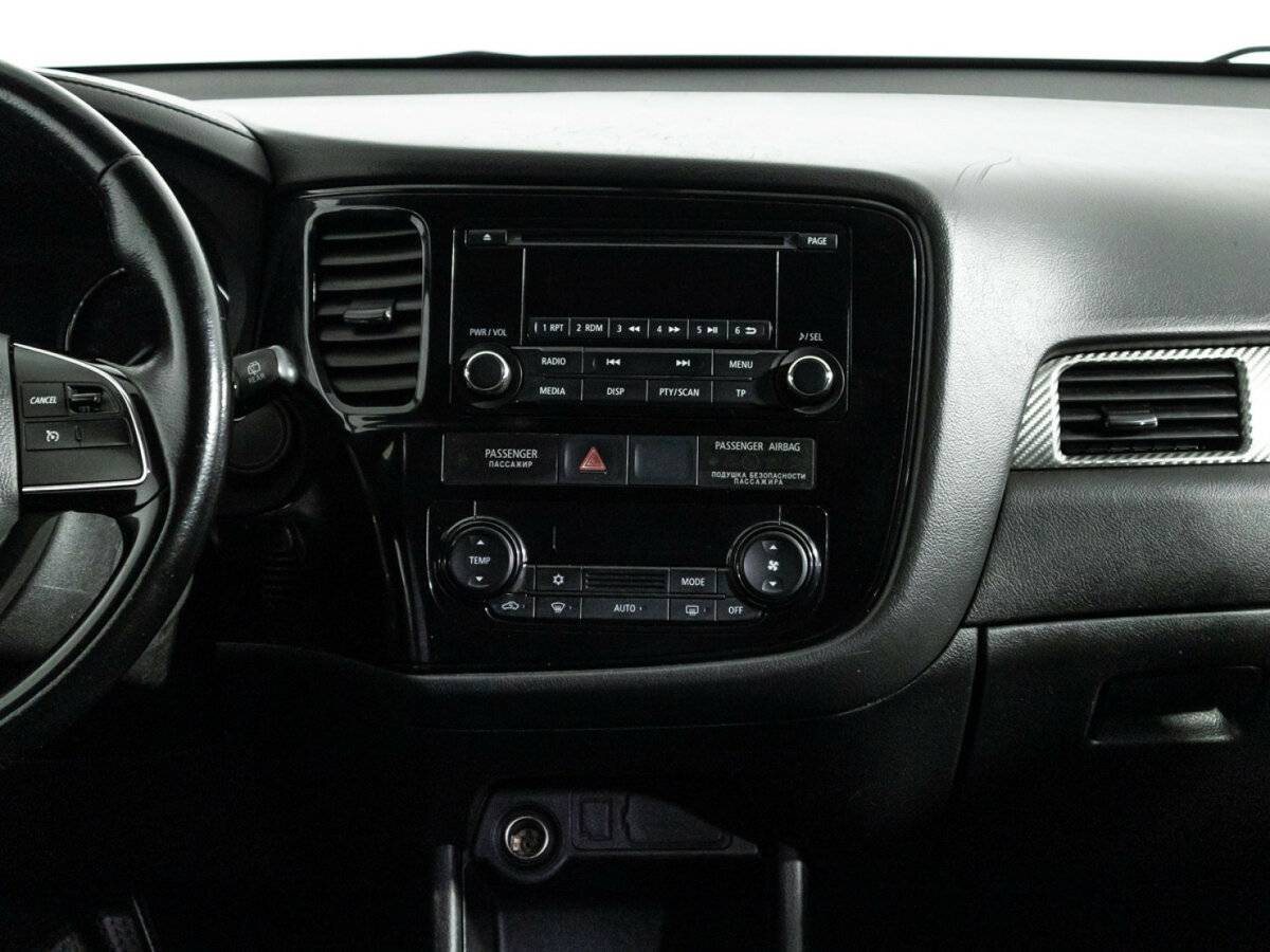 Б/У Митсубиши Оутлэндер 2016 года. Фото: #13