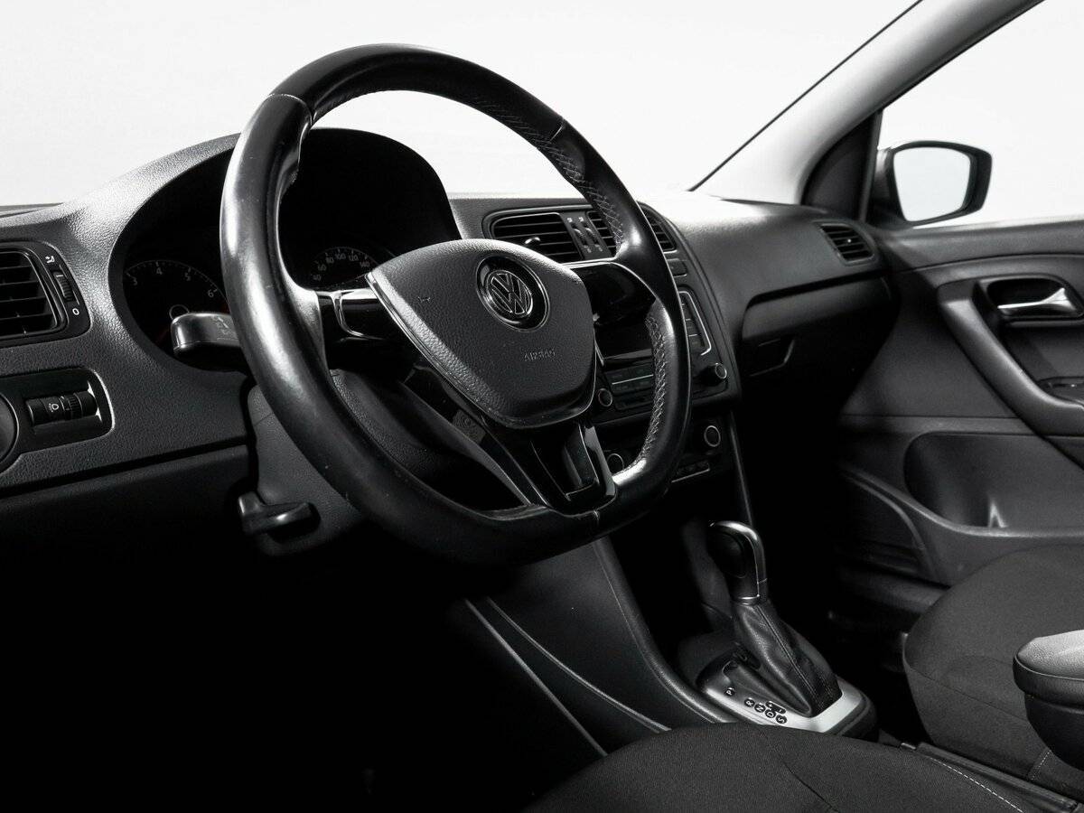 Б/У Фольксваген Поло 2016 года. Фото: #13