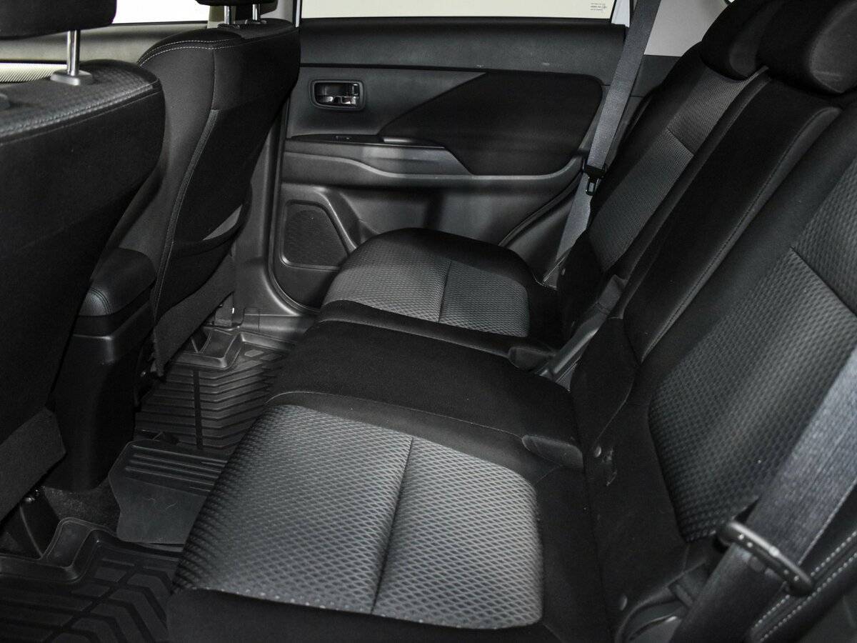 Б/У Митсубиши Оутлэндер 2018 года. Фото: #13