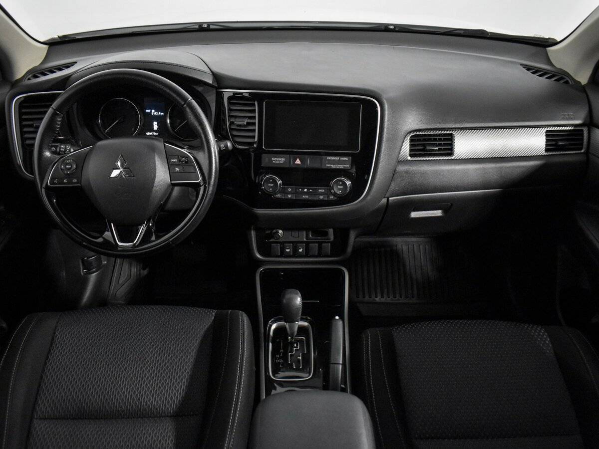 Б/У Митсубиши Оутлэндер 2018 года. Фото: #14