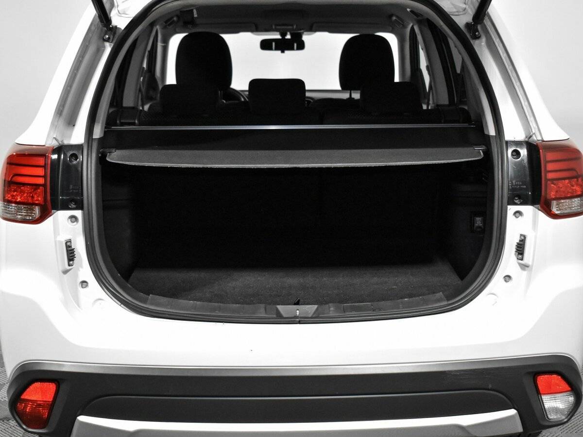 Б/У Митсубиши Оутлэндер 2018 года. Фото: #20