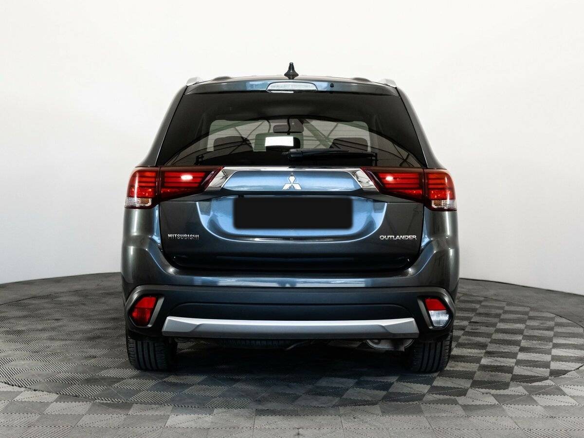 Б/У Митсубиши Оутлэндер 2018 года. Фото: #5