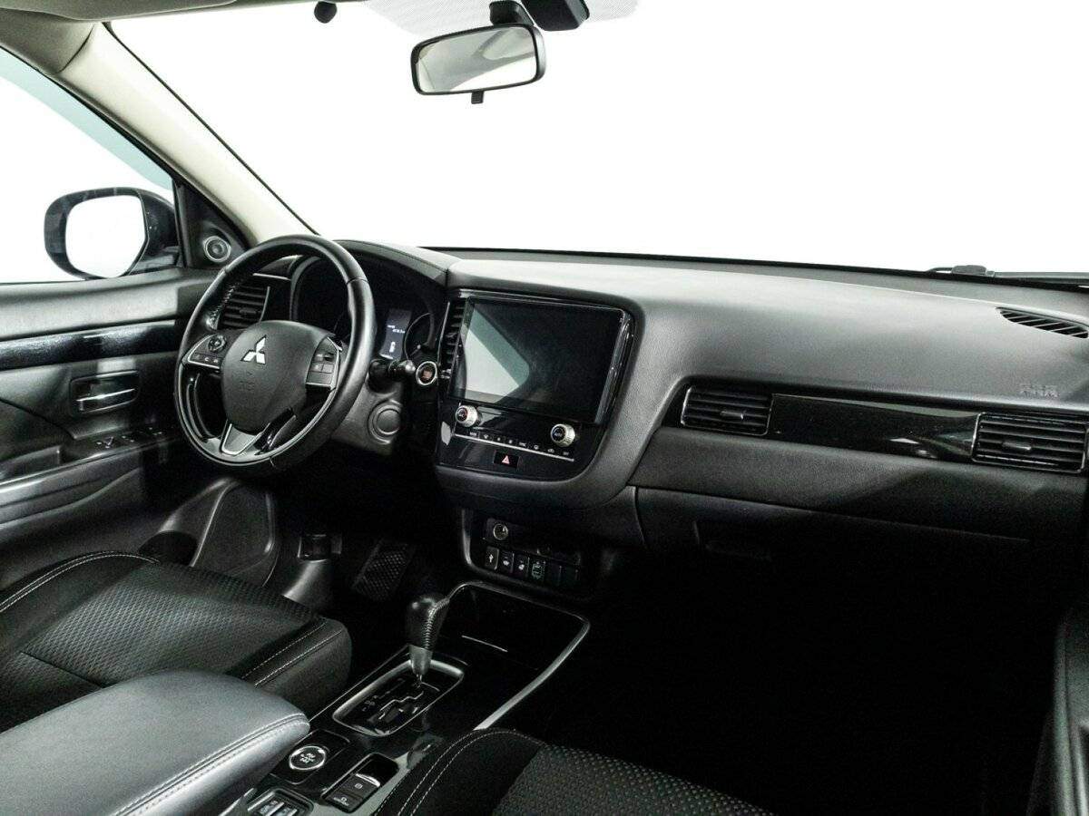 Б/У Митсубиши Оутлэндер 2020 года. Фото: #6