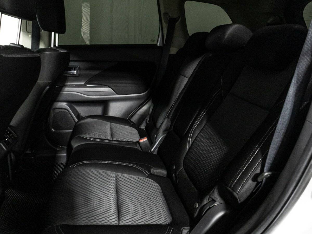 Б/У Митсубиши Оутлэндер 2020 года. Фото: #7