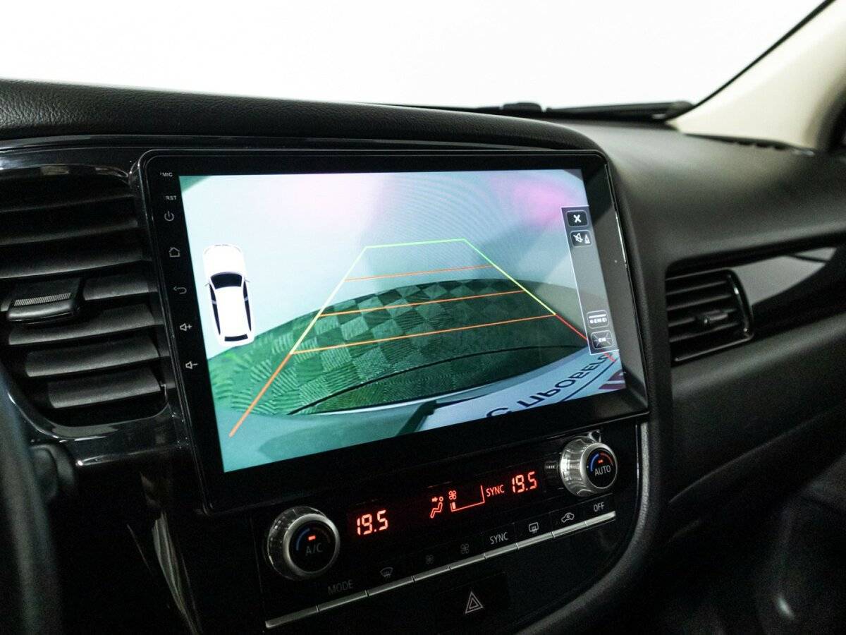 Б/У Митсубиши Оутлэндер 2020 года. Фото: #15