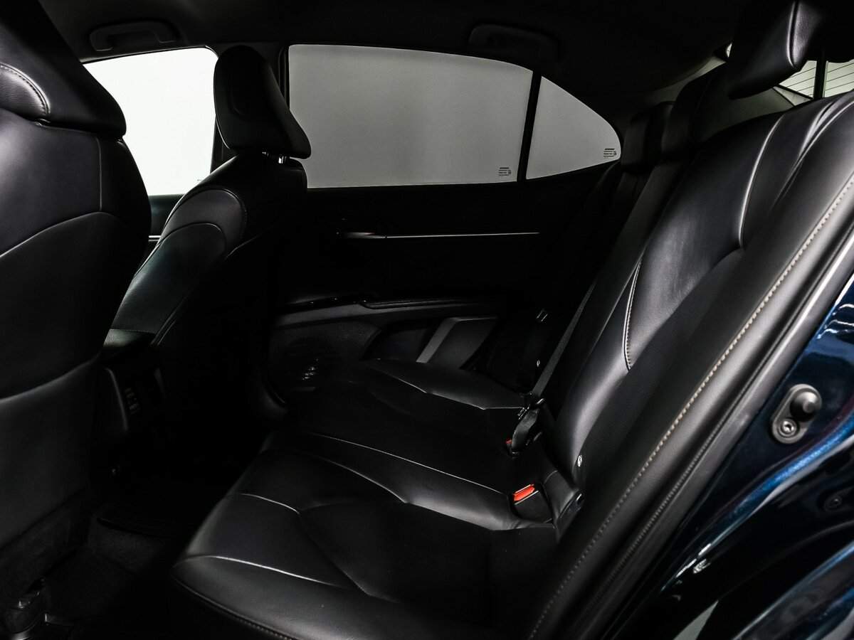 Б/У Тойота Камри 2019 года. Фото: #12