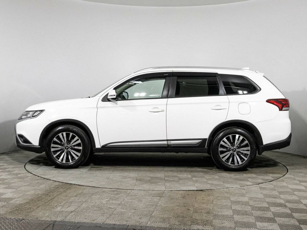 Б/У Митсубиши Оутлэндер 2018 года. Фото: #7