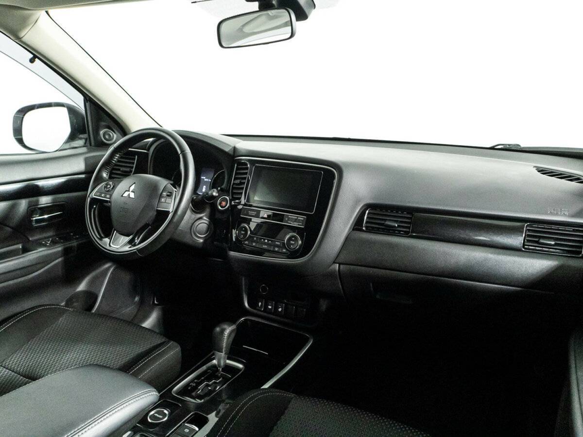 Б/У Митсубиши Оутлэндер 2018 года. Фото: #8