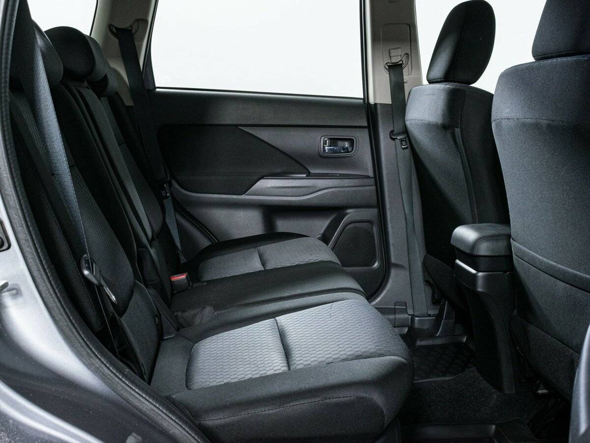 Б/У Митсубиши Оутлэндер 2012 года. Фото: #9