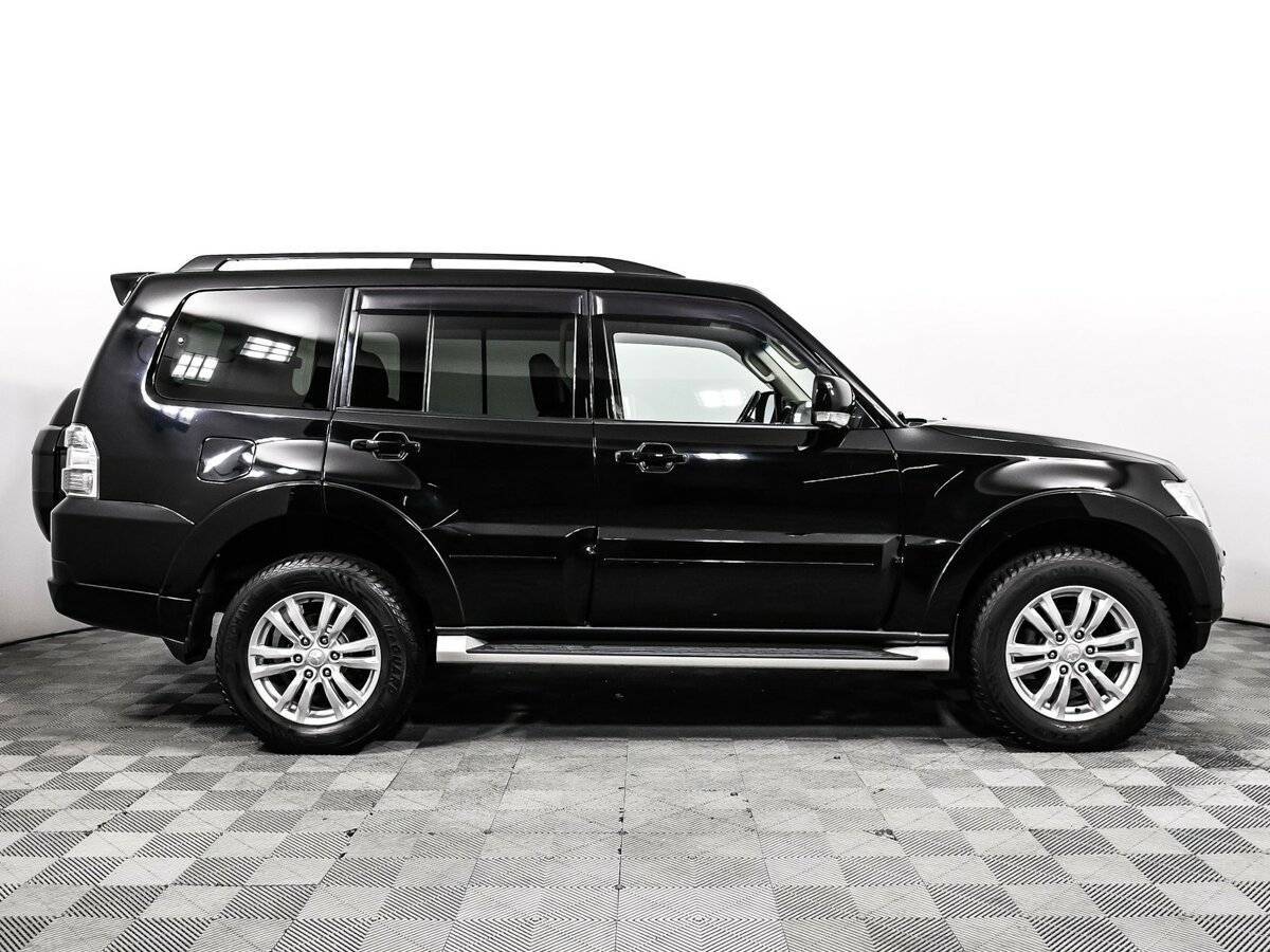 Б/У Митсубиши Паджеро 2015 года. Фото: #3