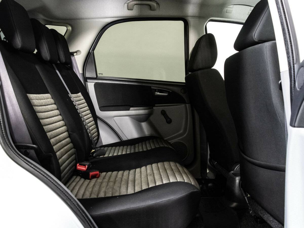 Б/У Сузуки С-Икс4 2012 года. Фото: #14