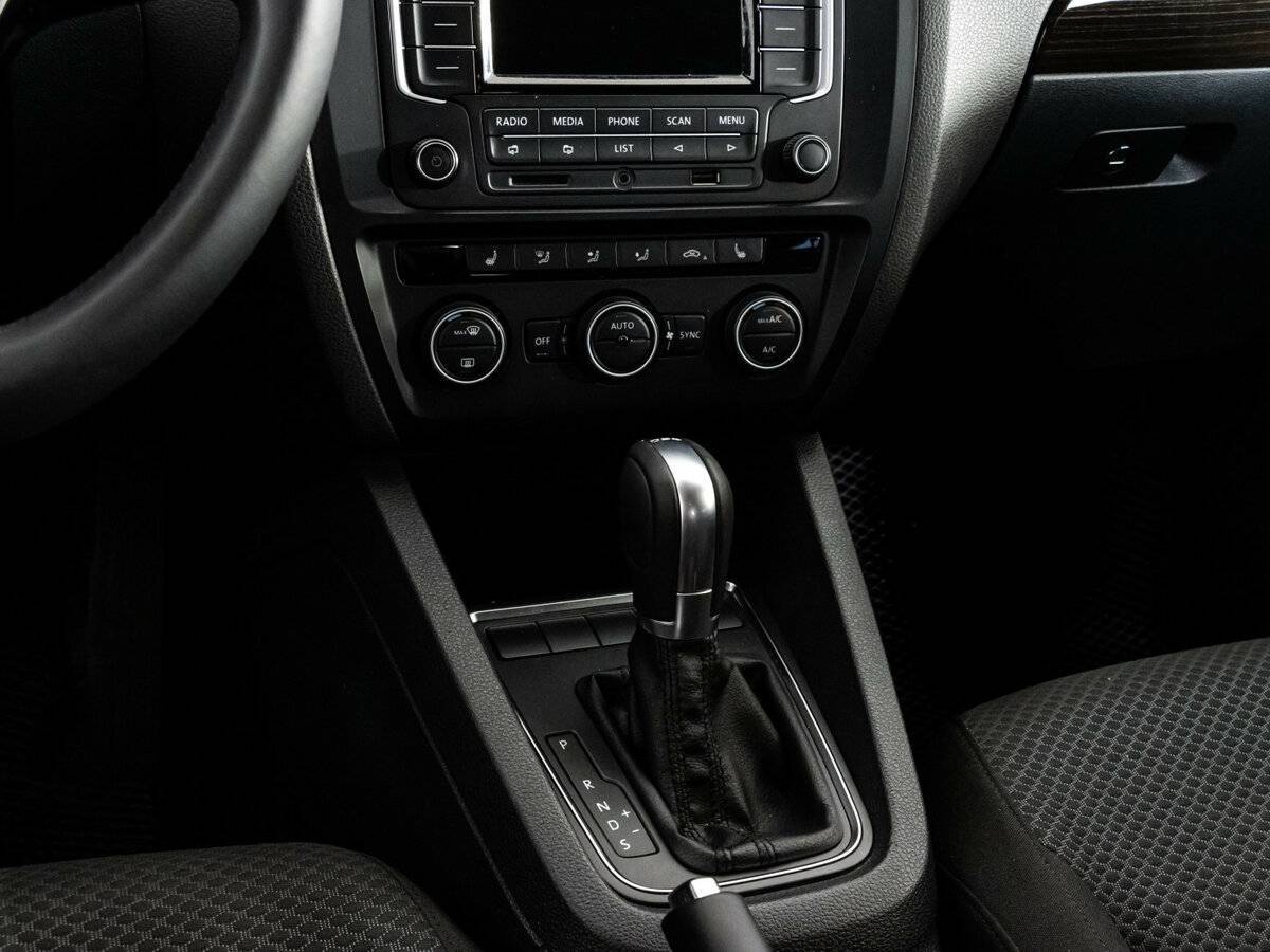 Б/У Фольксваген Джетта 2015 года. Фото: #12