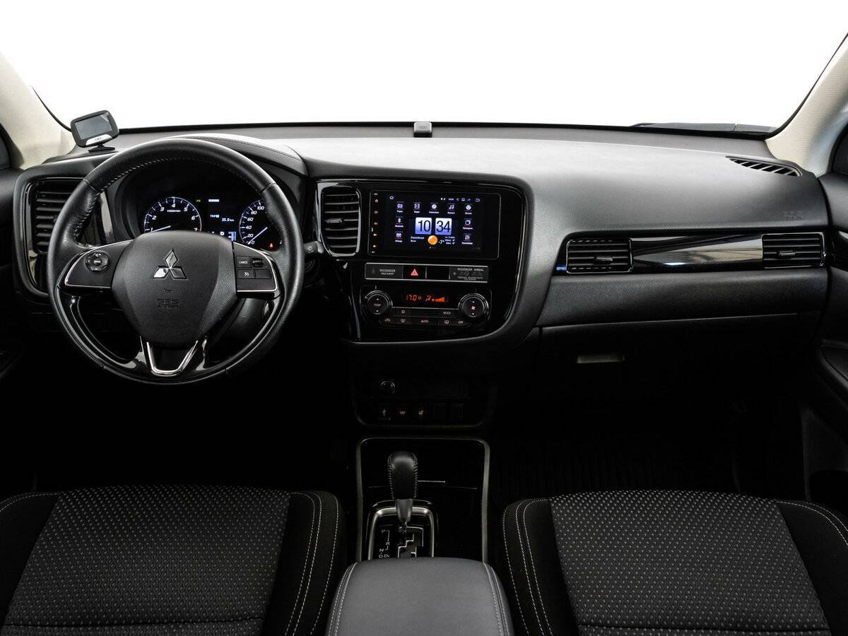 Б/У Митсубиши Оутлэндер 2019 года. Фото: #7